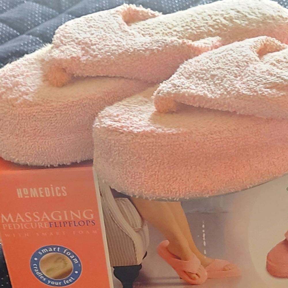 Homemedics light pink fleece massage slippers s/m